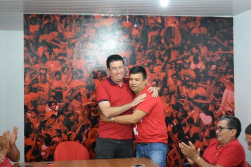 Fábio apresenta Telo Pinto como diretor de arena do Garantido 