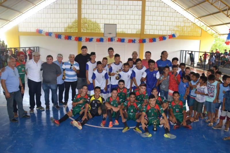 Região do Tracajá ganha novo ginásio em dia de festa Região do Tracajá ganha novo ginásio em dia de festa