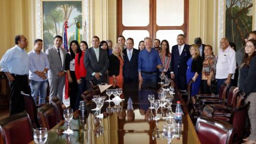 Prefeito cria Praça Elza Simões de Oliveira no Centro Histórico de Manaus