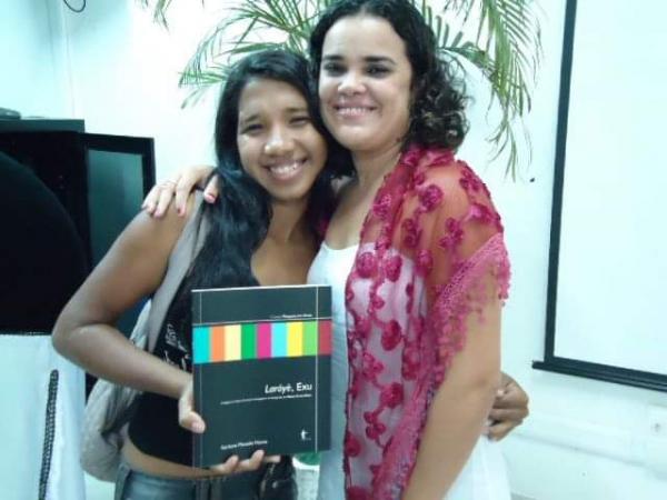 Professora de Jornalismo do ICSEZ/Ufam é premiada por projeto de jornal laboratório Professora de Jornalismo do ICSEZ/Ufam é premiada por projeto de jornal laboratório
