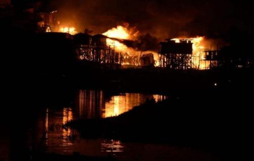 600 moradias foram atingidas em incêndio no Educandos, diz Defesa Civil