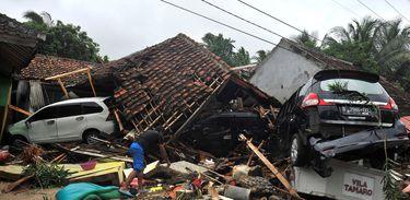 Tsunami atinge a Indonésia e deixa pelo menos 168 mortos 