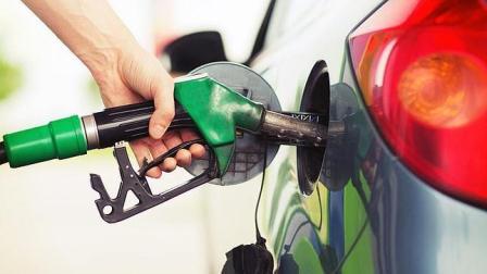 Gasolina vendida nas refinarias está mais barata hoje Gasolina vendida nas refinarias está mais barata hoje