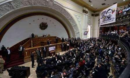 Parlamento venezuelano rejeita legitimidade de 2º mandato de Maduro