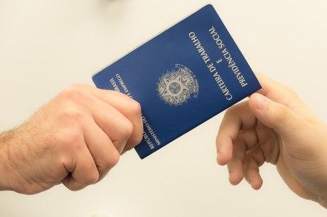 Nascidos em janeiro e fevereiro começam a receber abono salarial