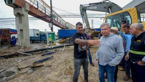Prefeito Arthur Neto determina vistoria em todas as passarelas de Manaus