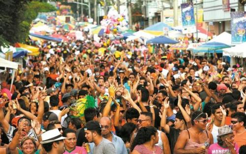 Bandas levam mais de 120 mil foliões para as ruas de Manaus no fim de semana 