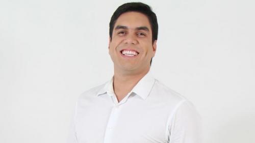 Jornalista Clayton Pascarelli é o novo reforço no time de apresentadores da TV A Crítica