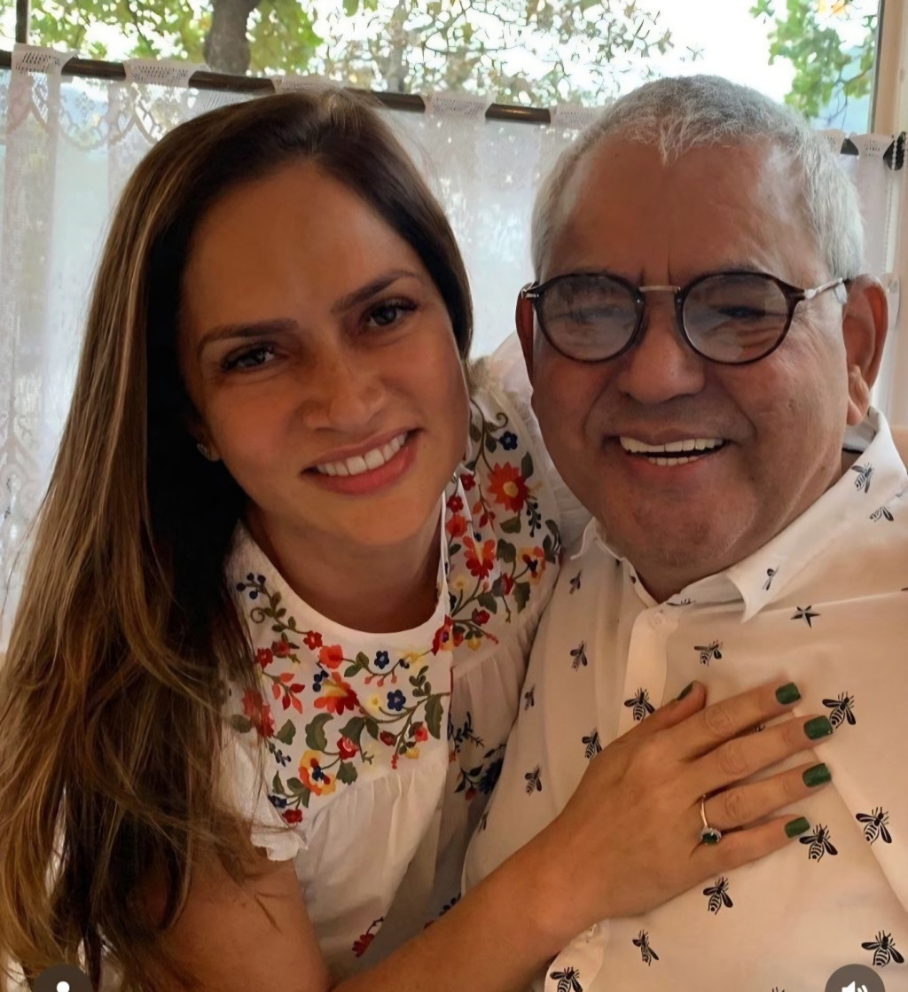 Ana Paula Perrone.jpg