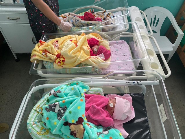 As trig&ecirc;meas de Juliane Lopes nasceram no dia 15 de julho, na Maternidade Balbina Mestrinho, em Manaus &mdash; Foto: Carolina Diniz/G1AM